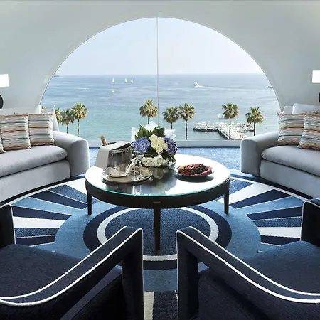 Готель Barriere Le Majestic 5*