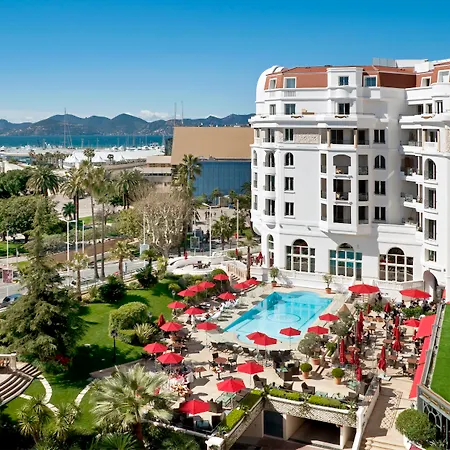 Barriere Le Majestic Готель 5*