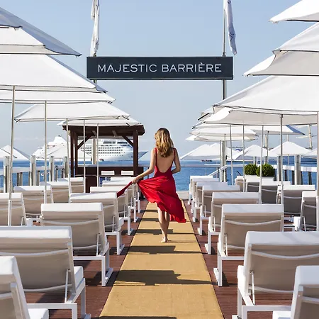 Готель Barriere Le Majestic