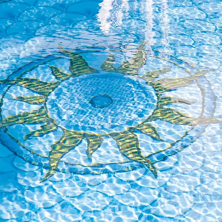 Готель Barriere Le Majestic 5*