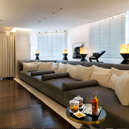 Готель Barriere Le Majestic 5*