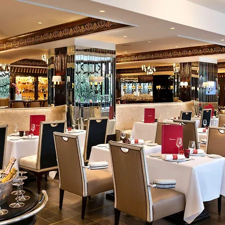 Barriere Le Majestic Готель 5*