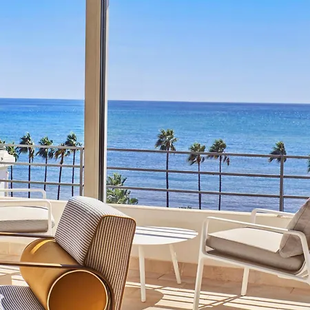 Готель Barriere Le Majestic 5*