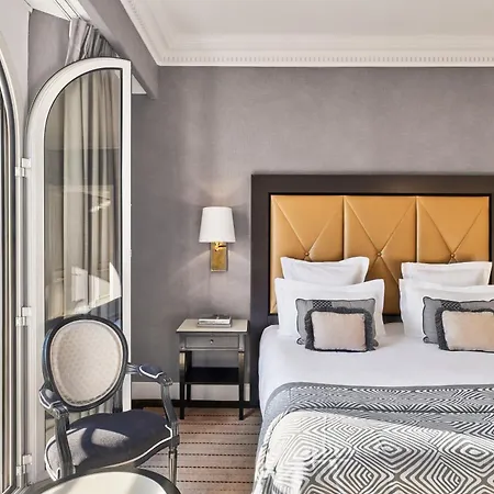 Готель Barriere Le Majestic 5*