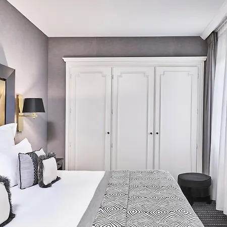 Готель Barriere Le Majestic 5*