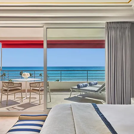 Готель Barriere Le Majestic 5*