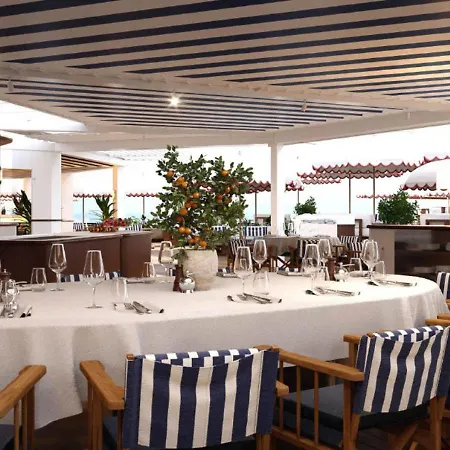 Готель Barriere Le Majestic 5*