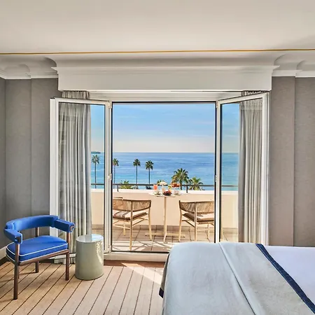 Готель Barriere Le Majestic 5*