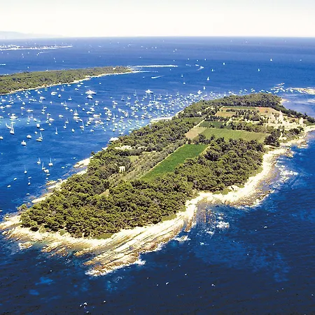 Готель Barriere Le Majestic