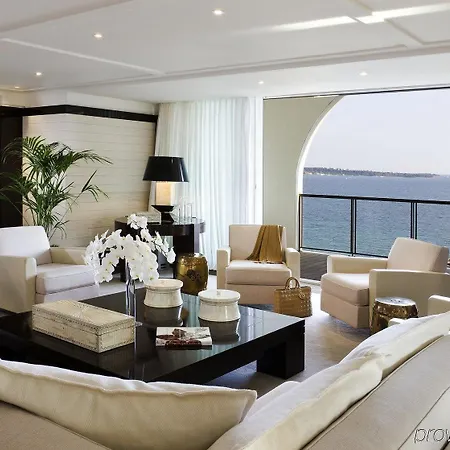 Barriere Le Majestic 5* Канни